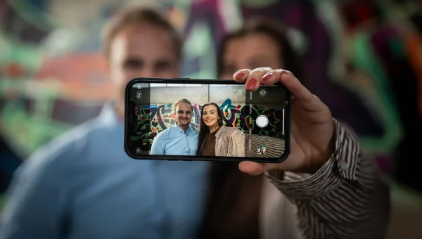 Headerafbeelding met visueel verhaal waarin mensen centraal staan in videocontent